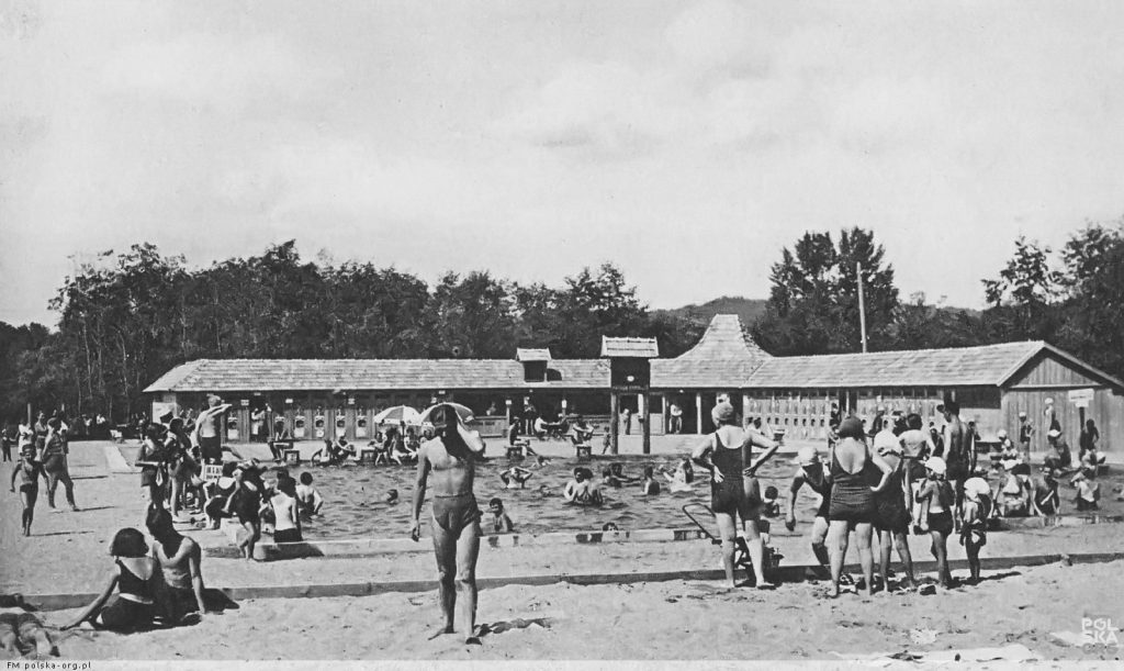 Rabka Zdrój - Dawny basen olimpijski otwarty w 1918 roku - Polska ORG