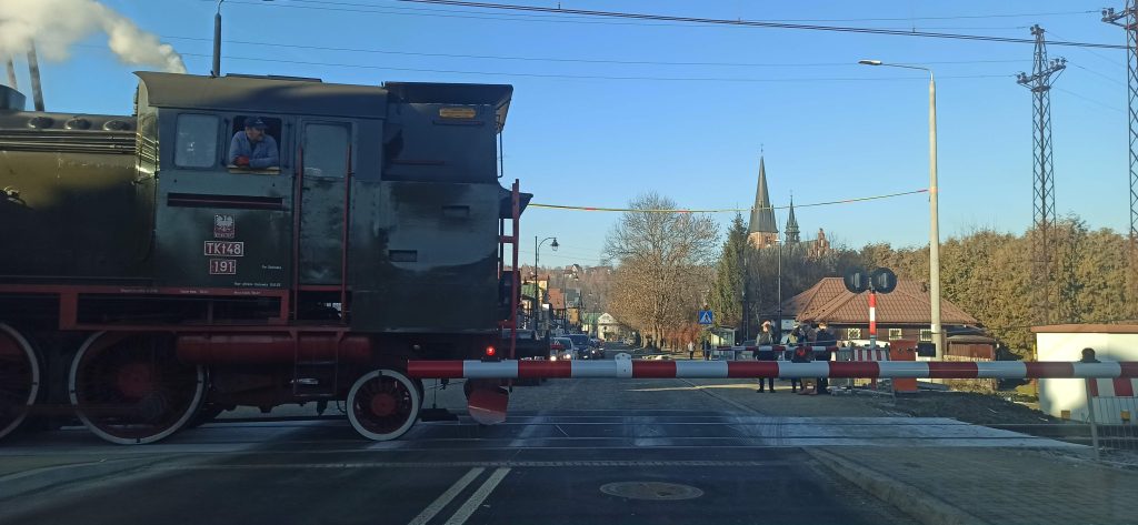 Rabka - Chabówka - Skansen - Retro pociągi - kurs Zaryte - przejazd kolejowy