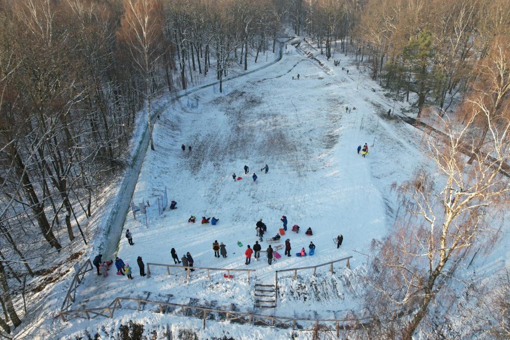 Rabka_Atrakcje_Maciejowa_Zima_Tory saneczkowe_snowtubing - Przykład Katowic Park Kościuszki 2